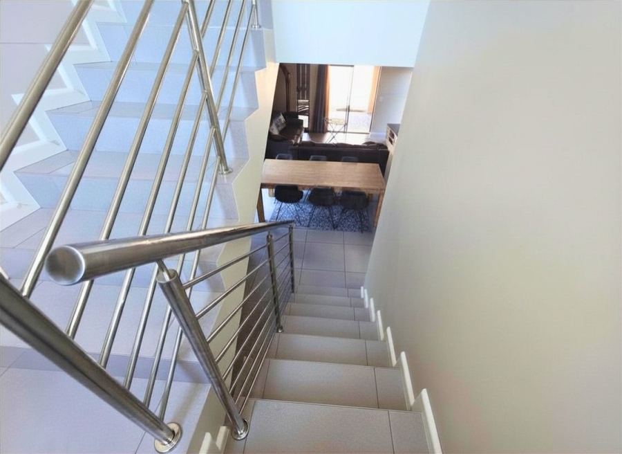 To Let 5 Bedroom Property for Rent in Sandown Western Cape